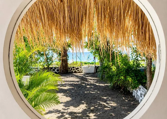 The Hidden Escapes Amed- 2br Beachfront With Direct Access