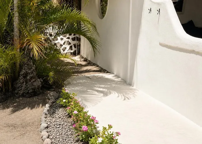 Villa The Hidden Escapes Amed- 2br Beachfront With Direct Access Amed