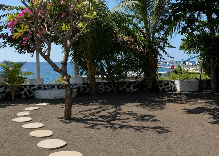 The Hidden Escapes Amed- 2br Beachfront With Direct Access *